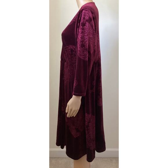 Torrid Burgundy Red Velvet Floral Surplice faux Wrap Dress size 1 - Picture 3 of 7
